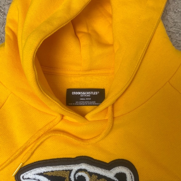 🌼🌼🌼CROOKS AND CASTLES GOLD YELLOW HOODIE SIZE SMALL BRAND NEW NEVER WORN - Picture 2 of 7